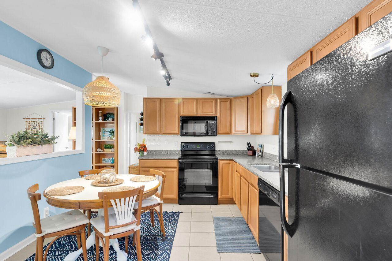 11 Oakwood Avenue, Key Largo, FL 33037 Photo