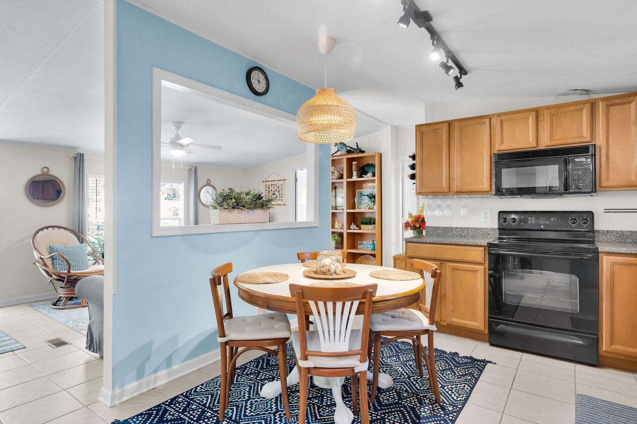 11 Oakwood Avenue, Key Largo, FL 33037 Photo