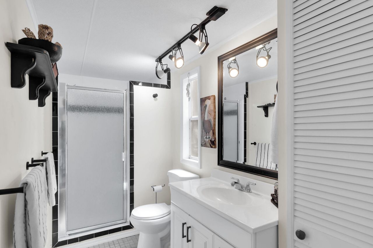 11 Oakwood Avenue, Key Largo, FL 33037 Photo