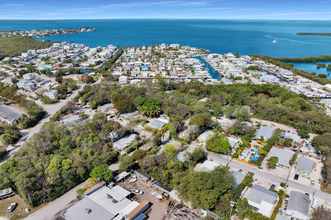 11 Oakwood Avenue, Key Largo, FL 33037 Photo