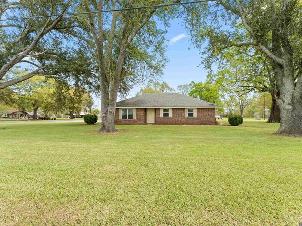 45109 Kid Bourgeois Rd, St Amant, LA 70774