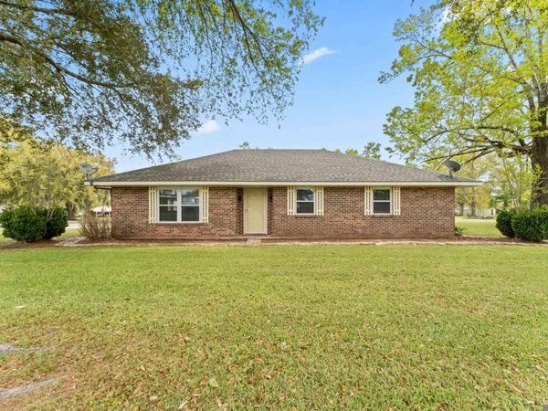 45109 Kid Bourgeois Rd, St Amant, LA 70774