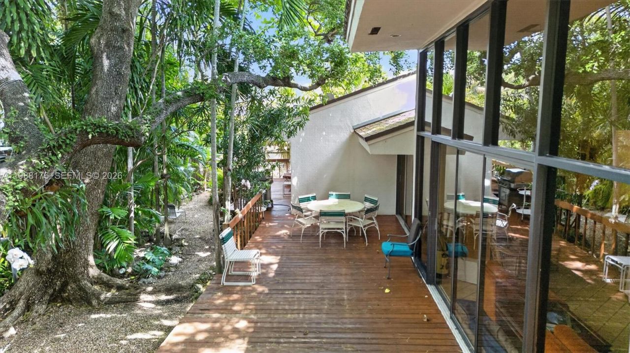 1753 Nocatee Dr, Miami, FL 33133 Photo