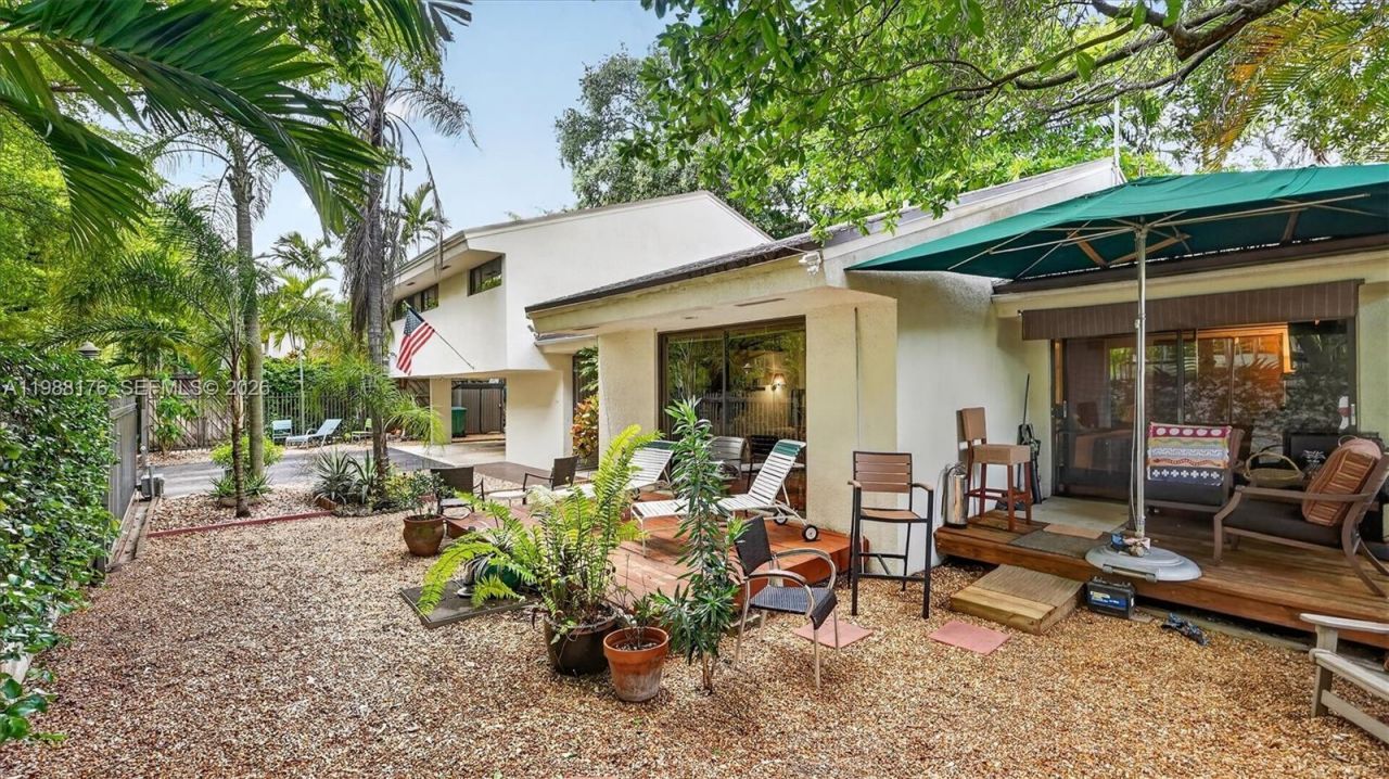 1753 Nocatee Dr, Miami, FL 33133 Photo