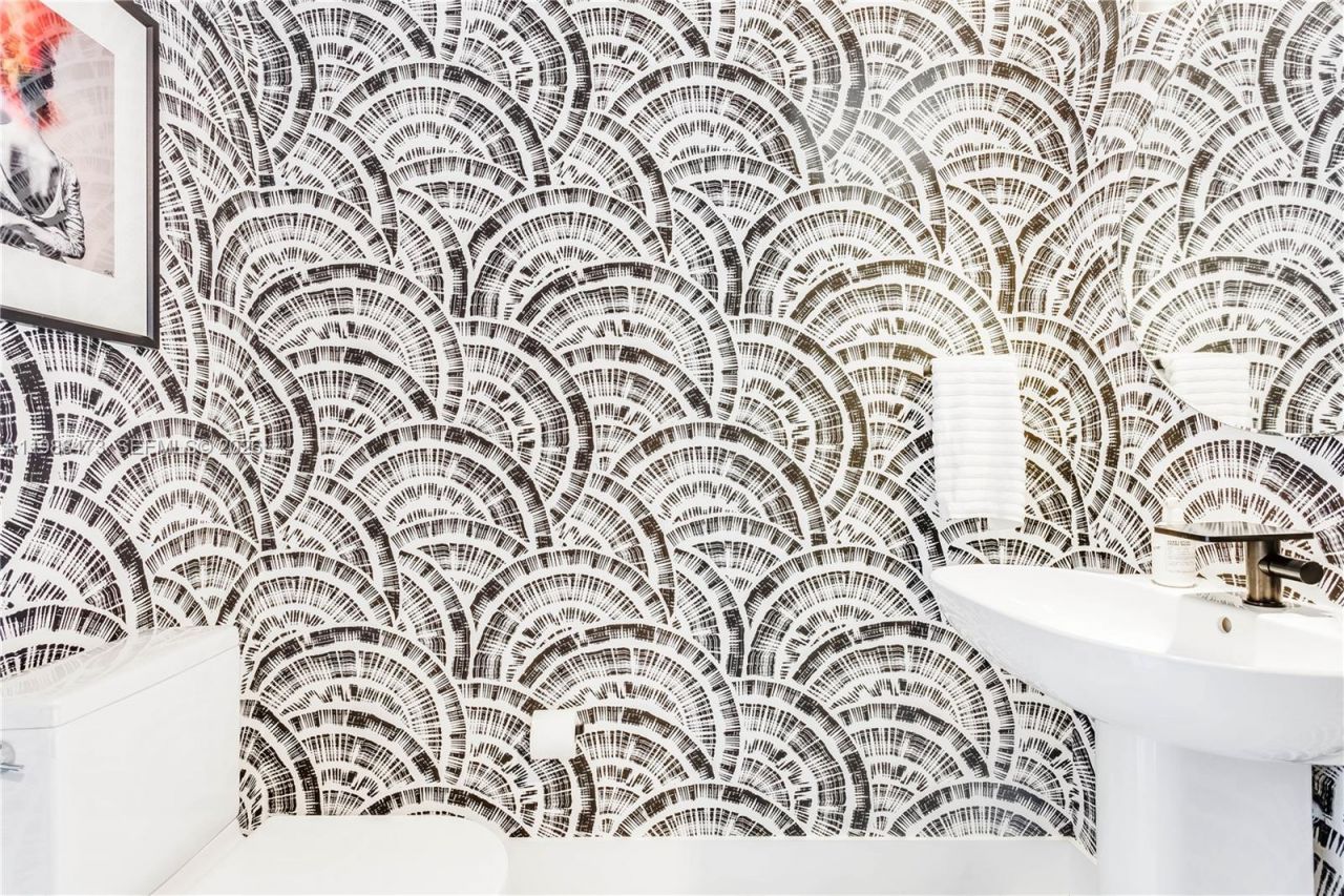 1100 Biscayne Blvd , Unit 2708, Miami, FL 33132 Photo