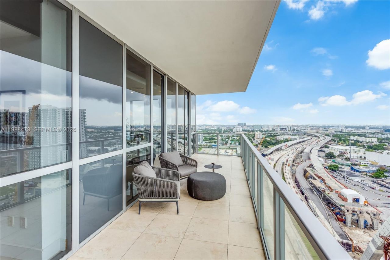 1100 Biscayne Blvd , Unit 2708, Miami, FL 33132 Photo