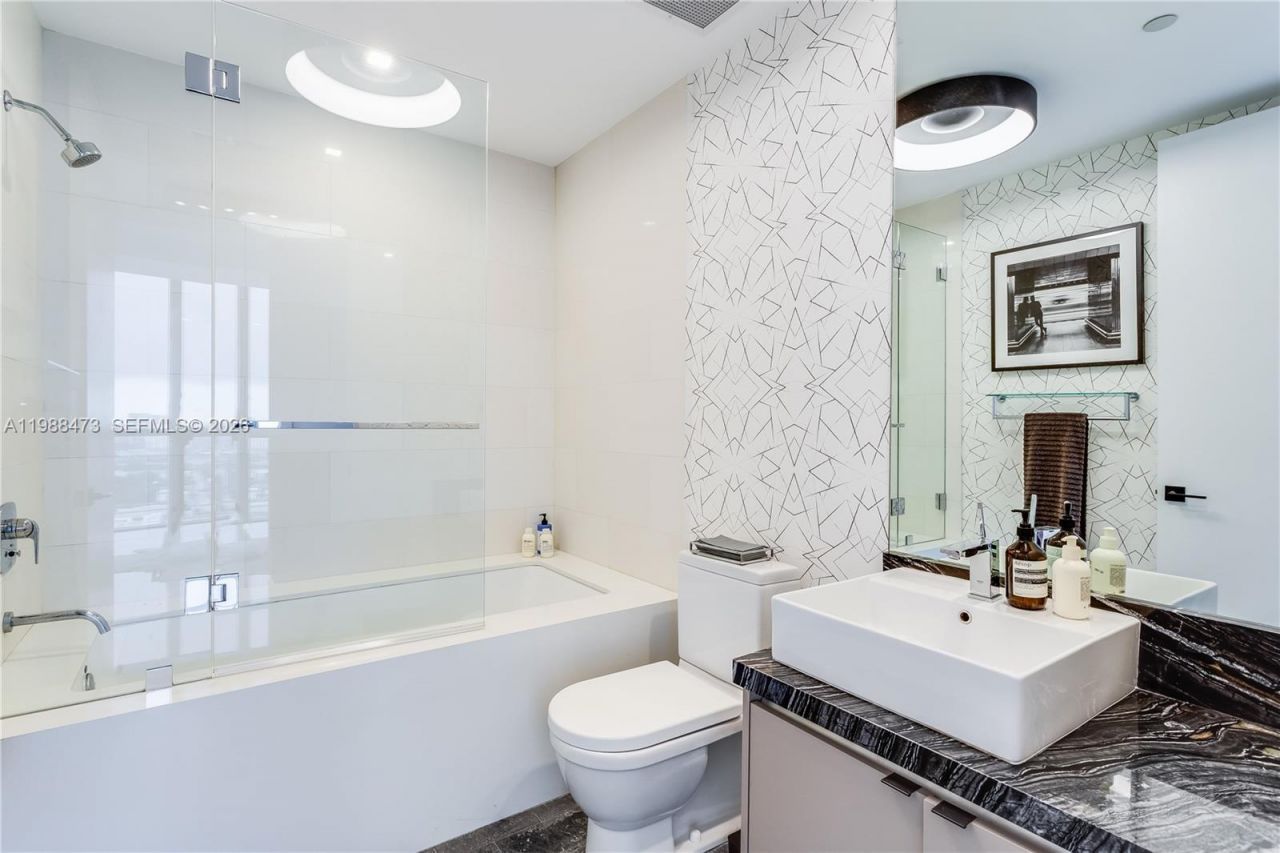 1100 Biscayne Blvd , Unit 2708, Miami, FL 33132 Photo