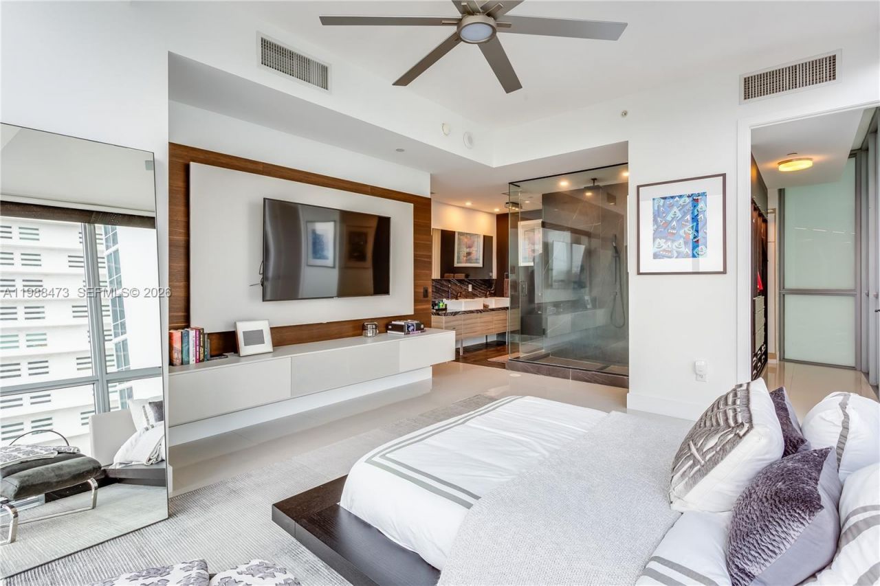 1100 Biscayne Blvd , Unit 2708, Miami, FL 33132 Photo