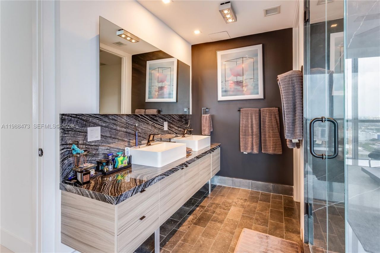 1100 Biscayne Blvd , Unit 2708, Miami, FL 33132 Photo