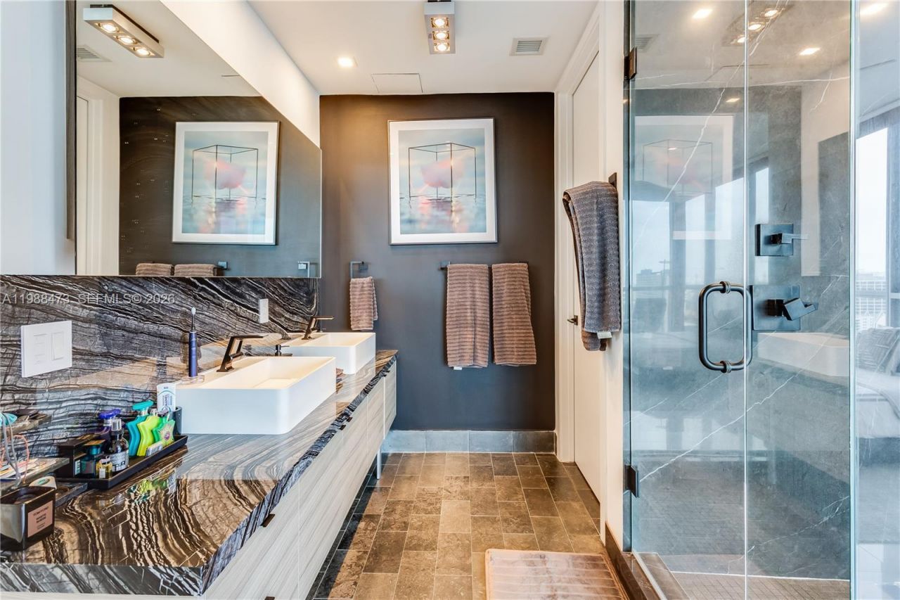 1100 Biscayne Blvd , Unit 2708, Miami, FL 33132 Photo