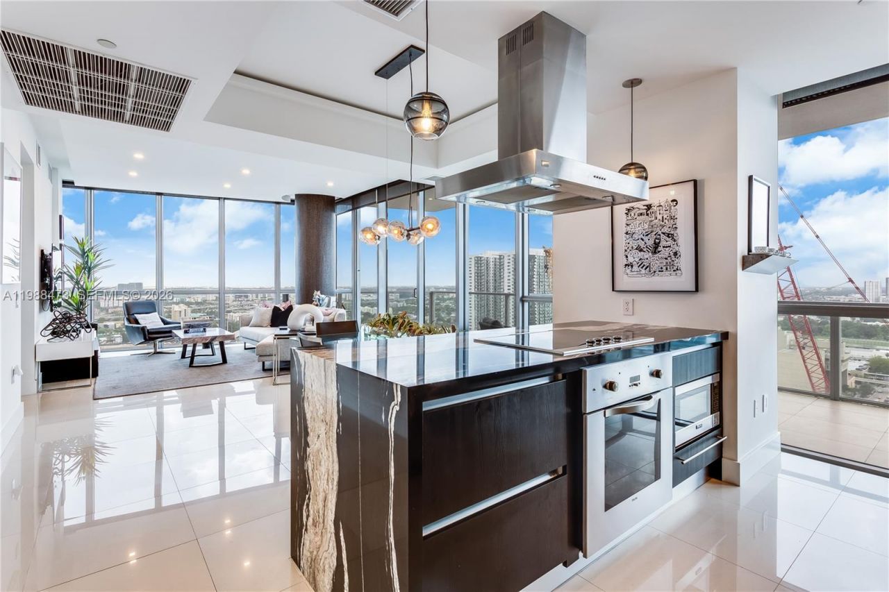 1100 Biscayne Blvd , Unit 2708, Miami, FL 33132 Photo