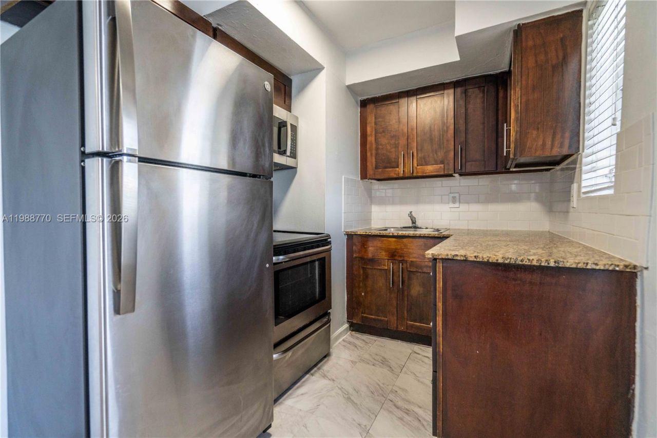 7931 East Dr, Unit 404, North Bay Village, FL 33141 Photo