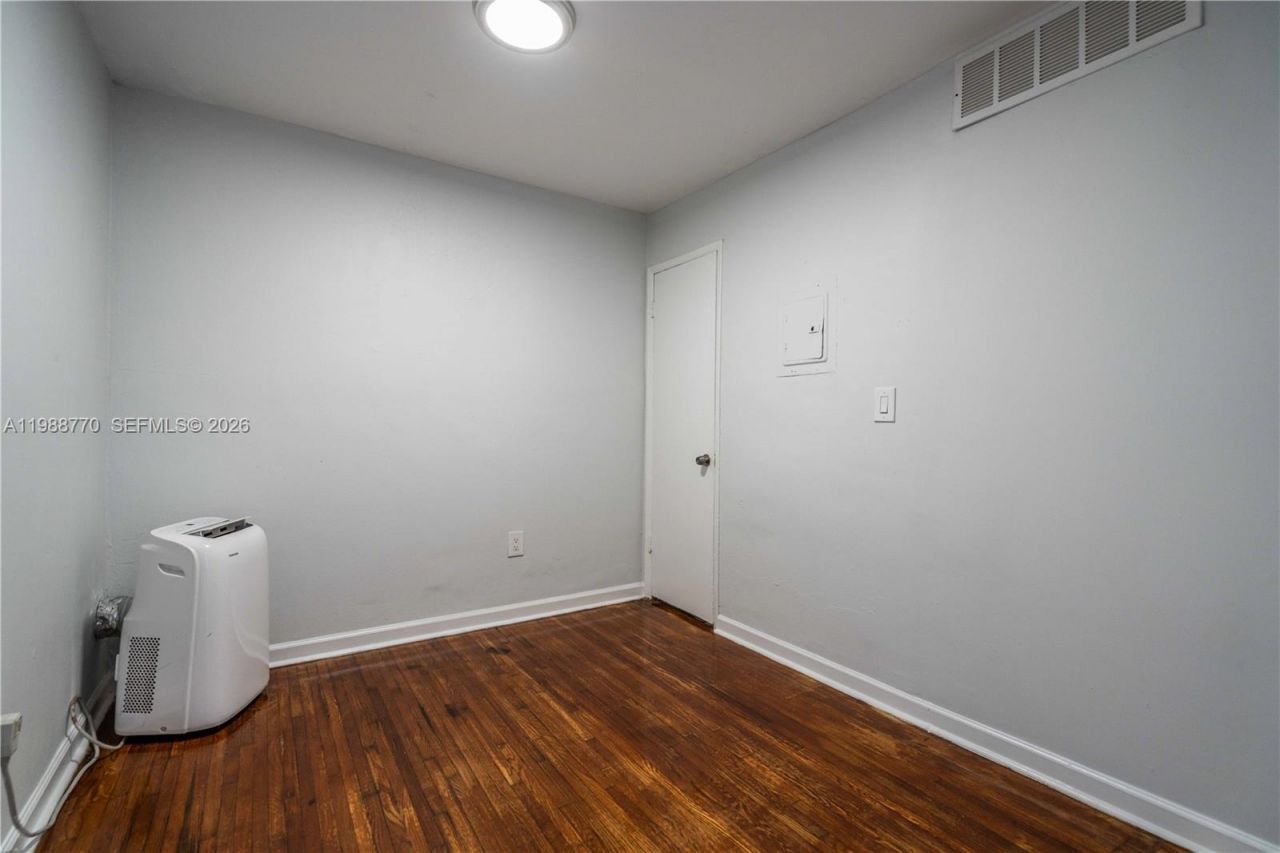 7931 East Dr, Unit 404, North Bay Village, FL 33141 Photo