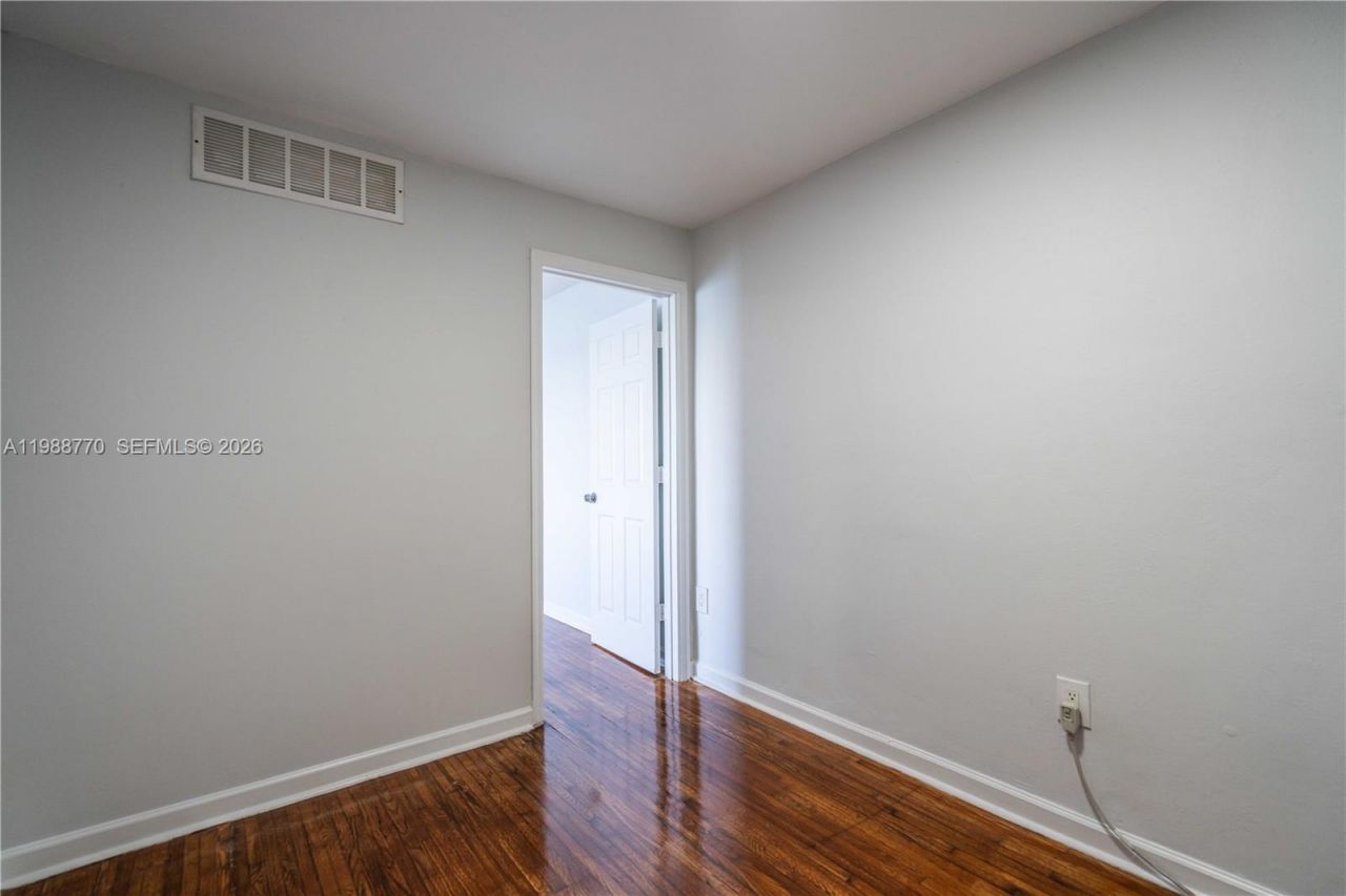 7931 East Dr, Unit 404, North Bay Village, FL 33141 Photo