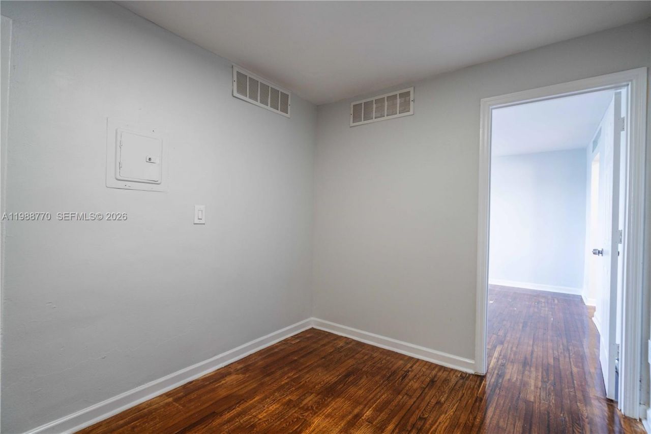 7931 East Dr, Unit 404, North Bay Village, FL 33141 Photo