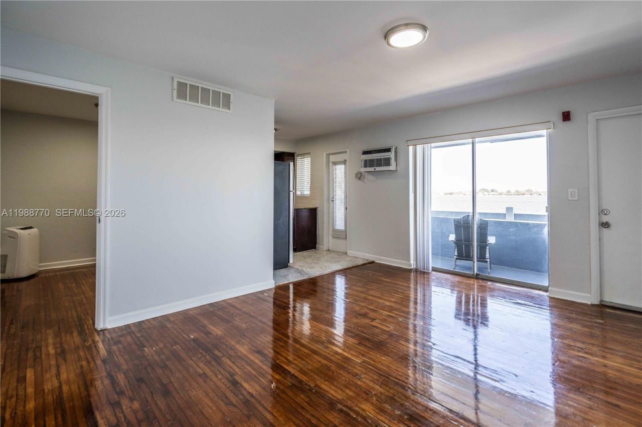 7931 East Dr, Unit 404, North Bay Village, FL 33141 Photo