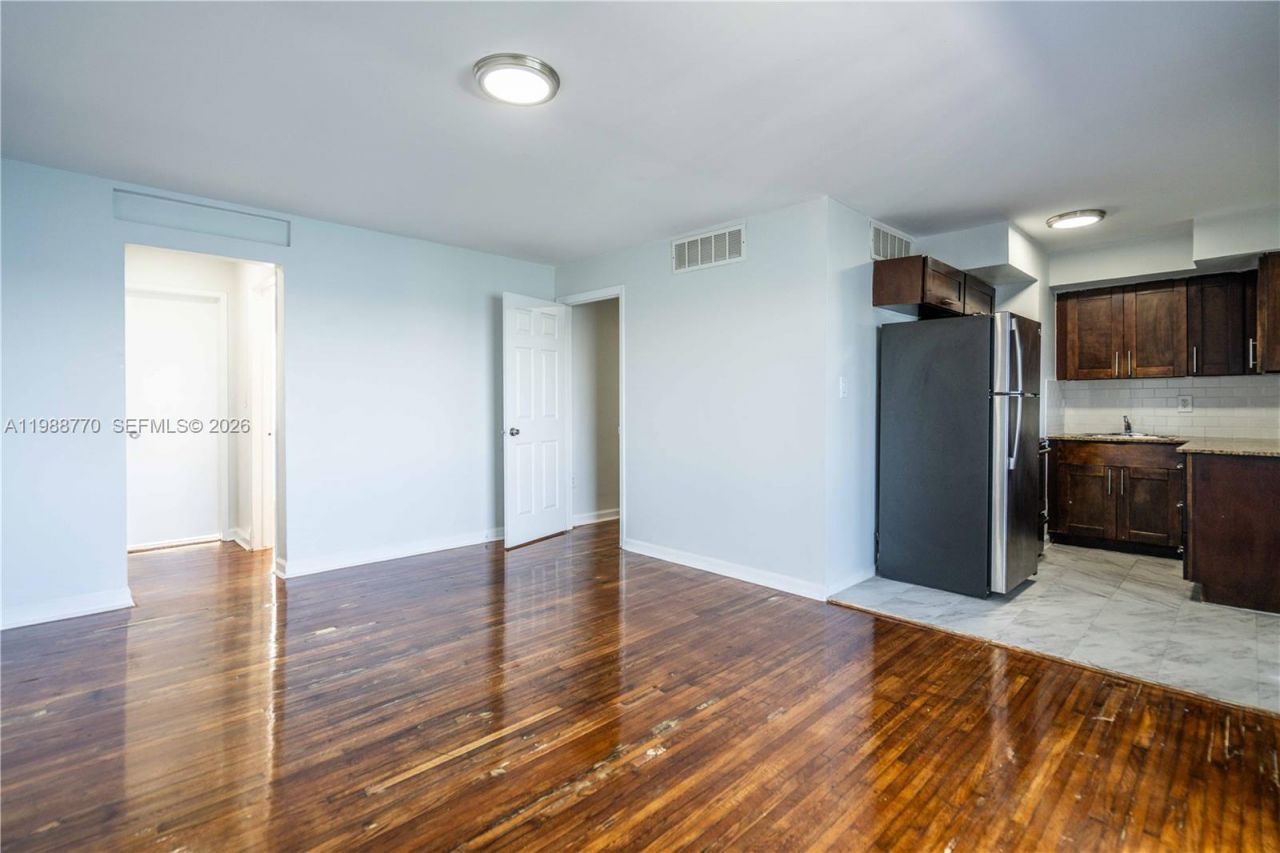 7931 East Dr, Unit 404, North Bay Village, FL 33141 Photo