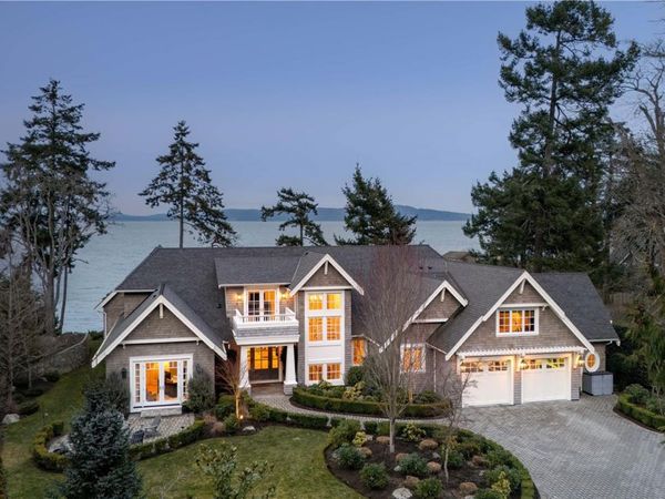 2616 Queenswood Lane , Saanich, BC V8N 1X5