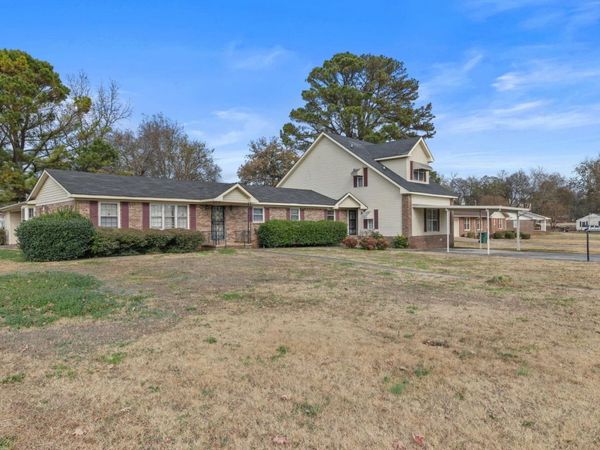 601 Trenholm Memorial Dr, Tuscumbia, AL