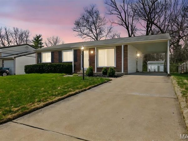 3051 Charmbrook Lane, Maryland Heights, MO 63043