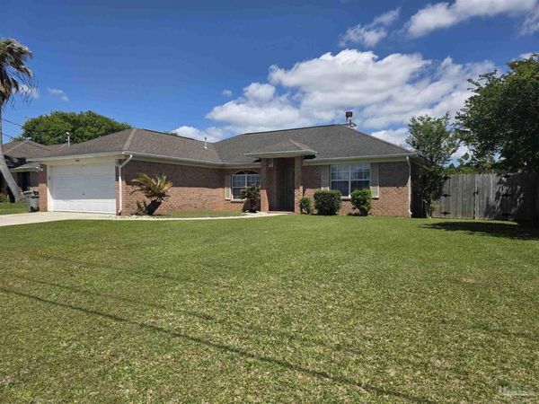 6024 Yellow Rose Dr, Pensacola, FL 32526