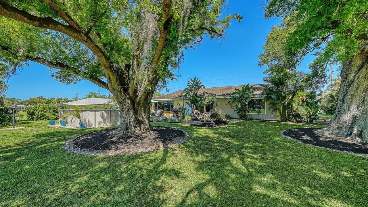 836 Magellan Drive, Sarasota, FL 34243 Photo