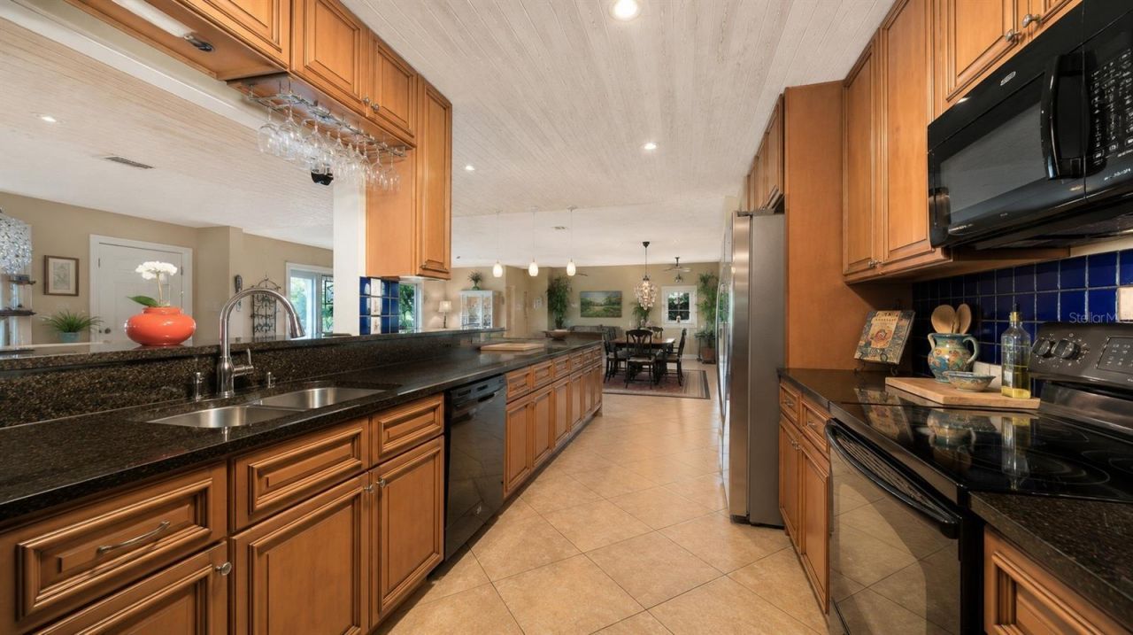 836 Magellan Drive, Sarasota, FL 34243 Photo