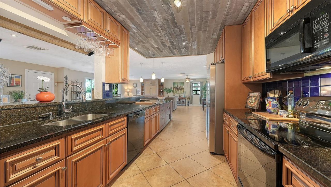 836 Magellan Drive, Sarasota, FL 34243 Photo