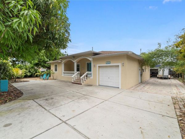 1701 38TH AVENUE , ST PETERSBURG, FL 33713