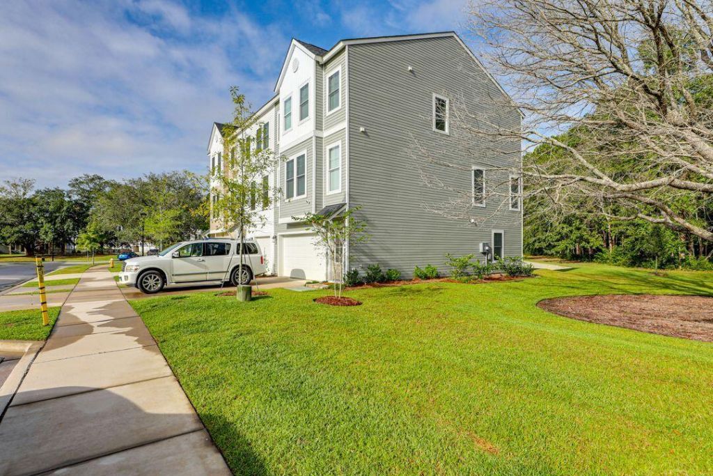 1010 Pettiford Place Photo 10