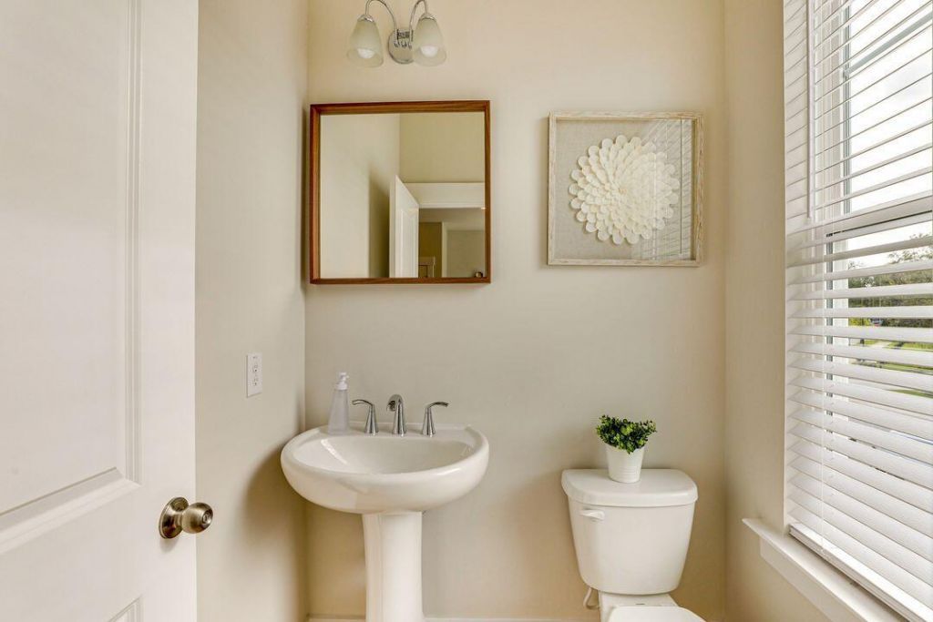 1010 Pettiford Place Photo 11