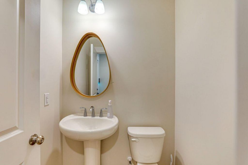 1010 Pettiford Place Photo 28