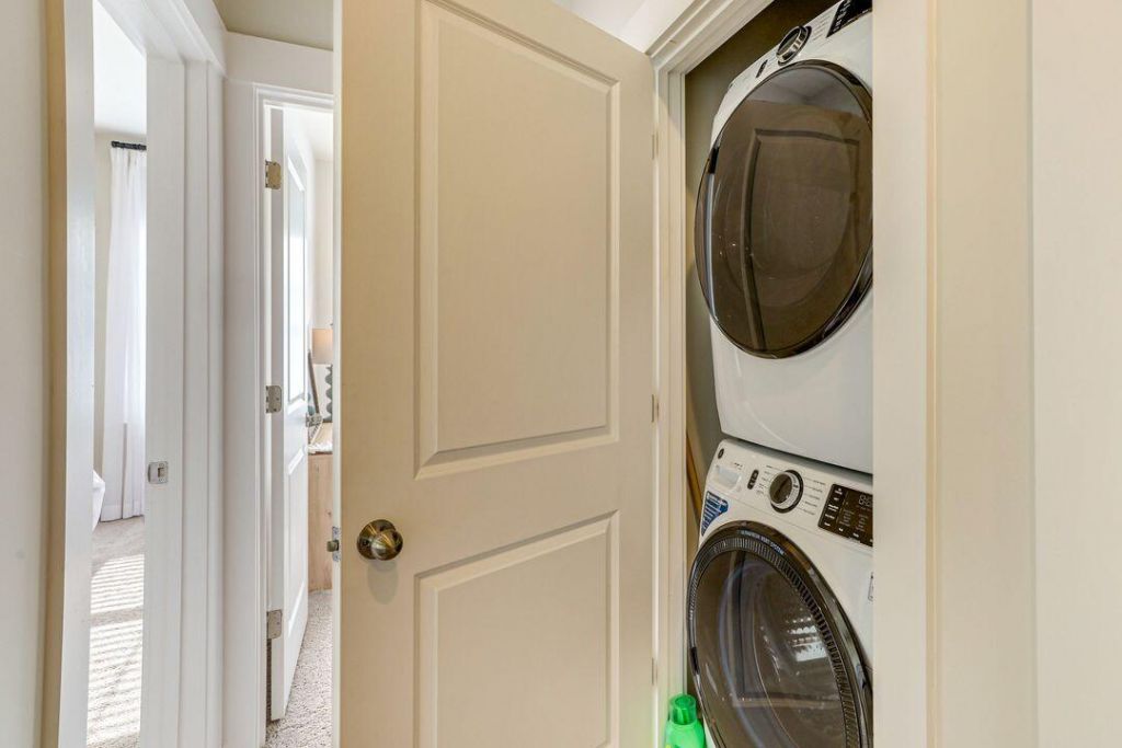 1010 Pettiford Place Photo 8