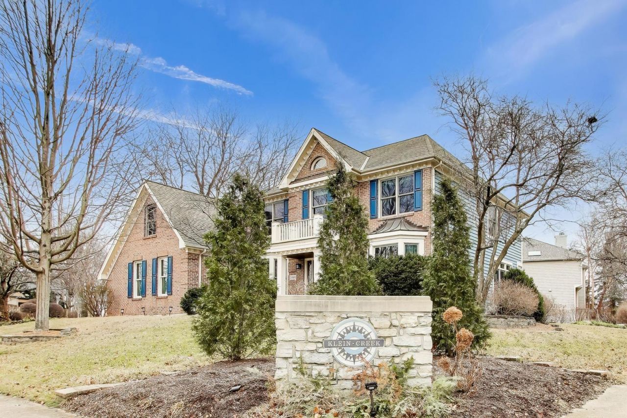 26w401 Torrey Pines Court, Winfield, IL 60190 Main Photo