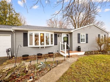 19 Gannett Road, Farmington, NY 14425