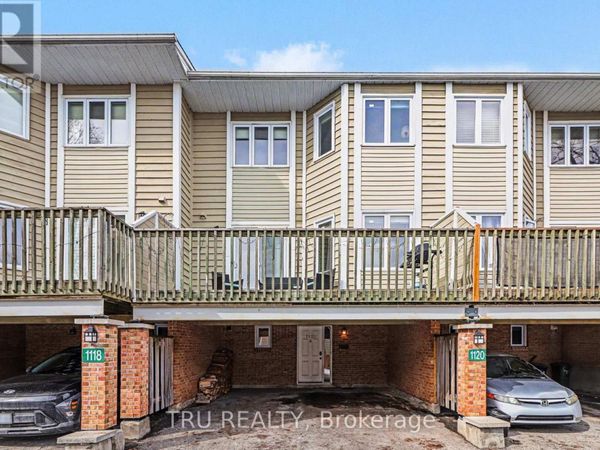 1120 Chimney Hill Way, Ottawa, ON K1J8Z6