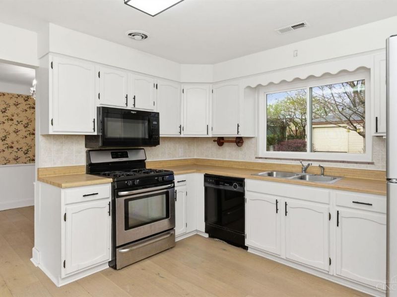 867 E Columbia Avenue, Reading, OH 45215 Photo 14