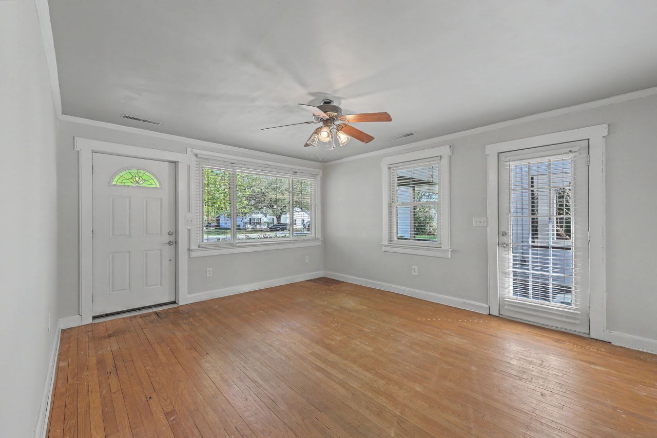 115 Marilyn Street Photo 10