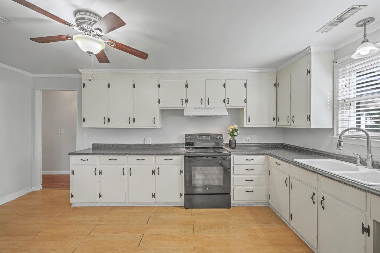 115 Marilyn Street Photo 13