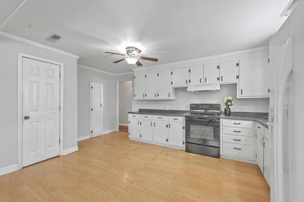 115 Marilyn Street Photo 14