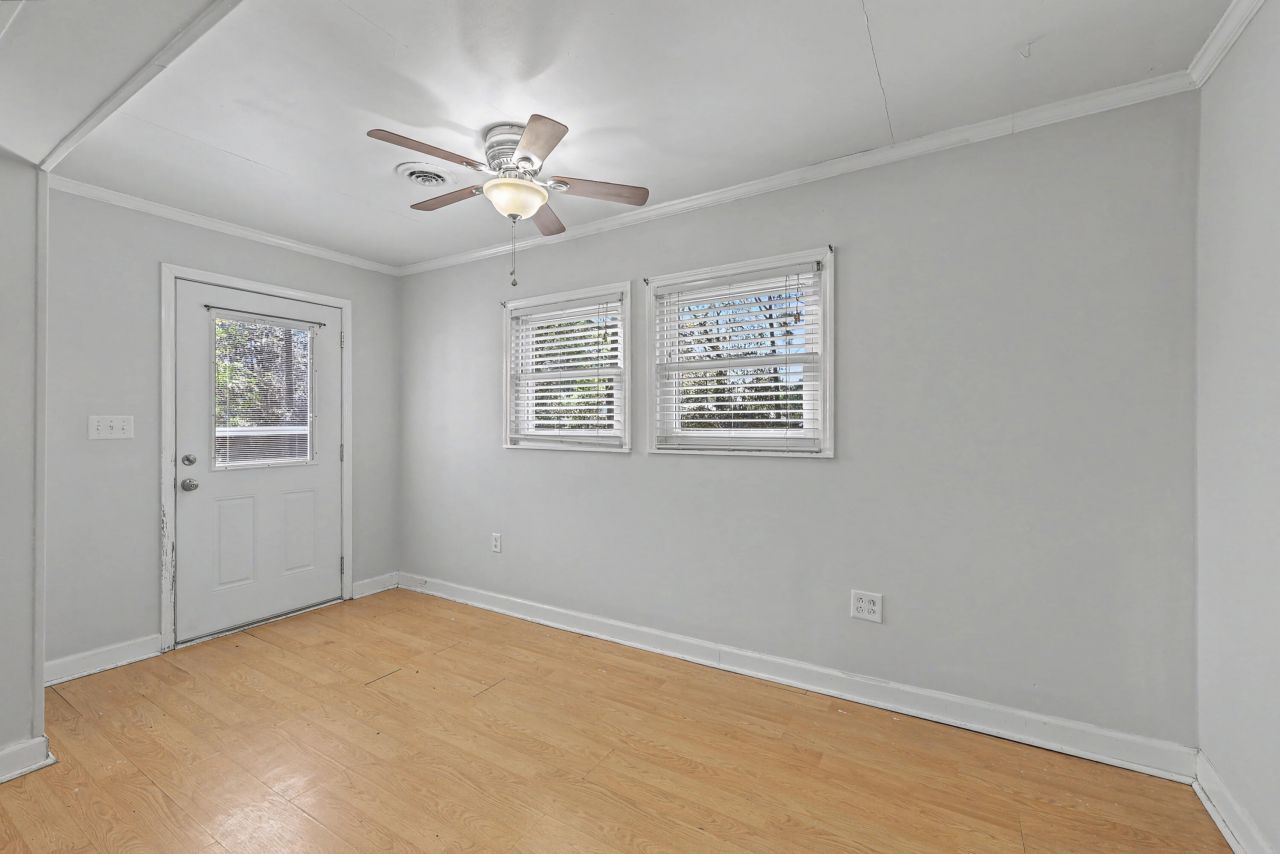 115 Marilyn Street Photo 16