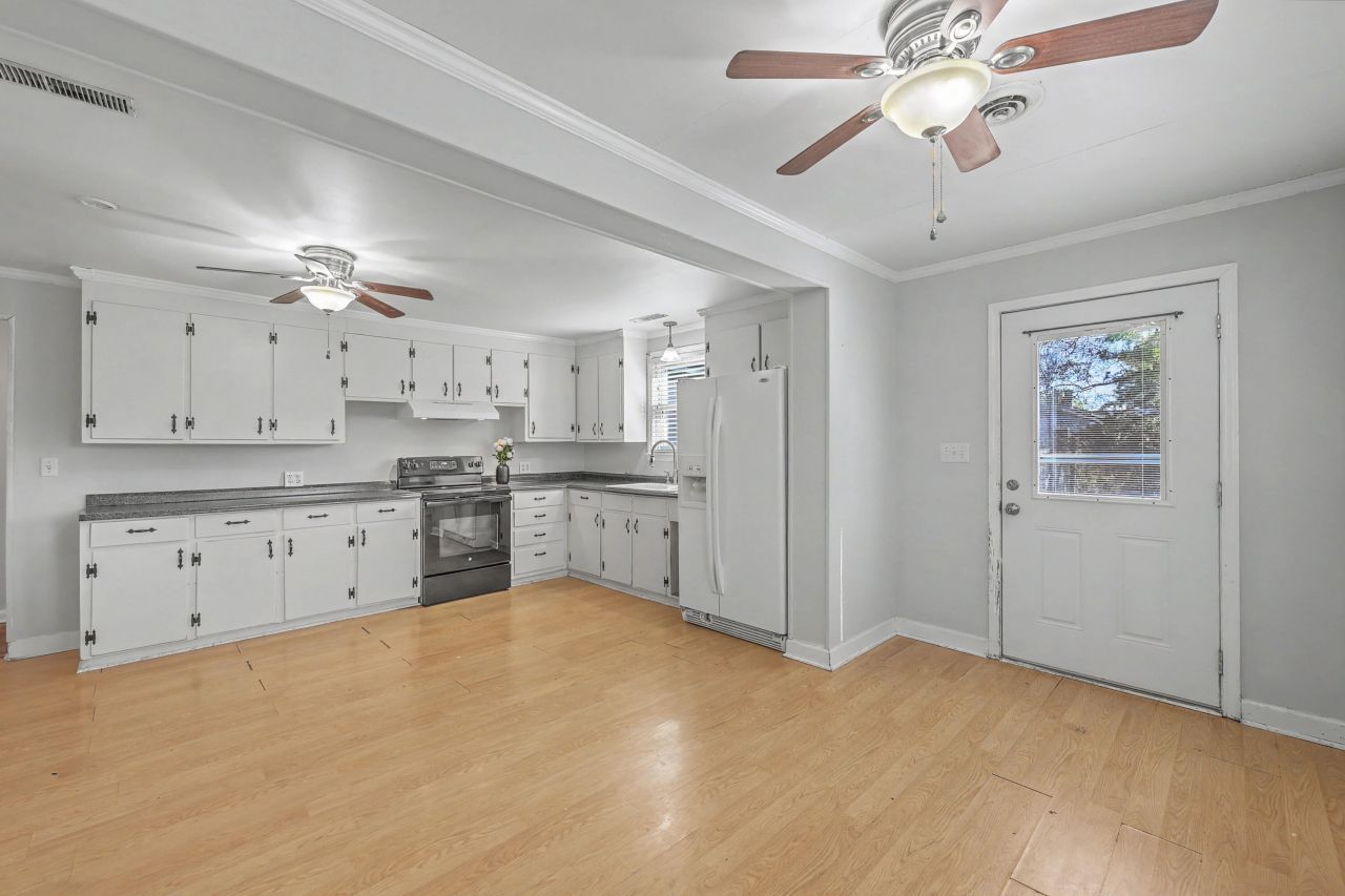 115 Marilyn Street Photo 17