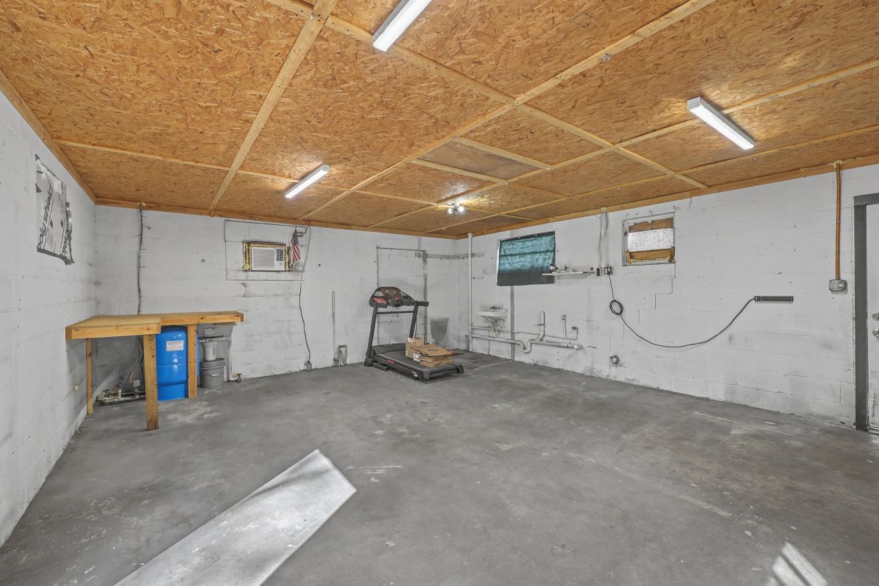 115 Marilyn Street Photo 31