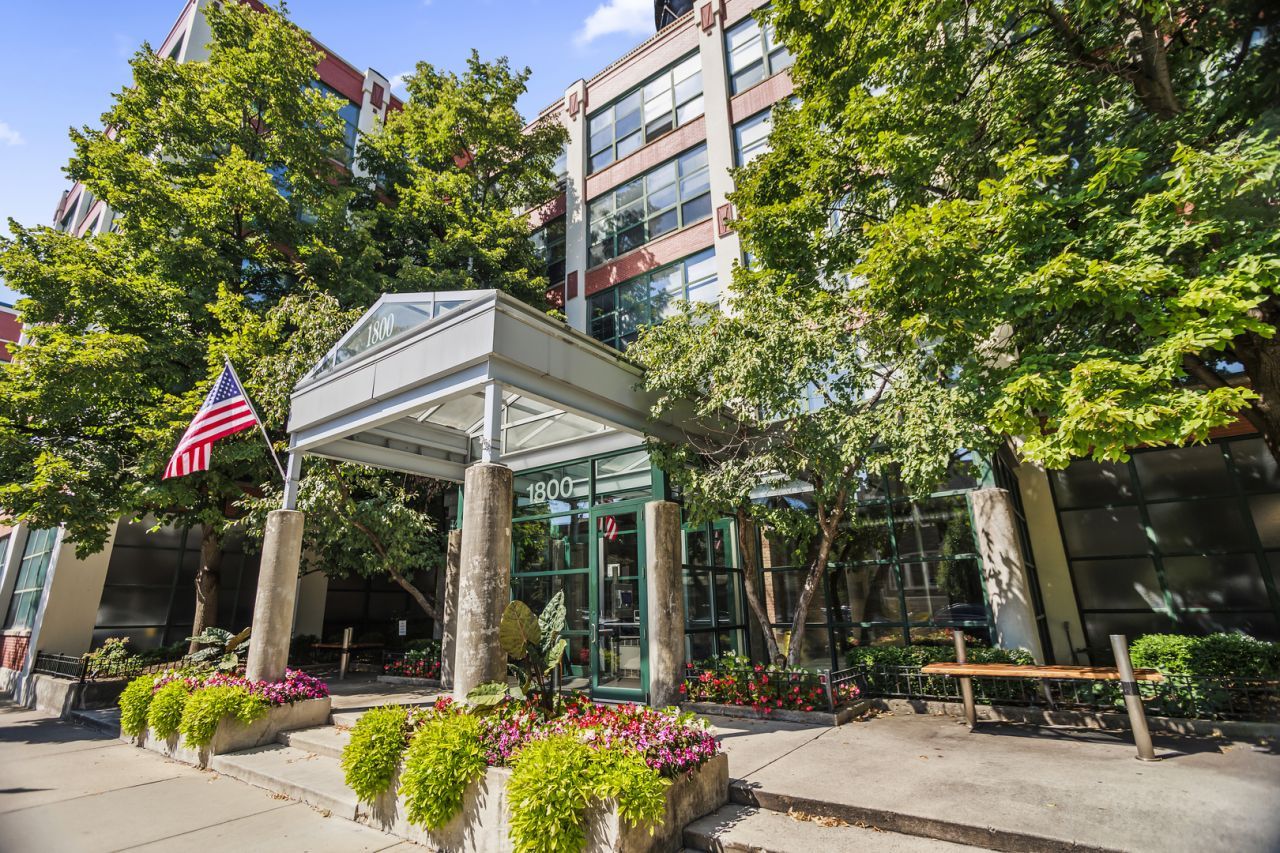 1800 W Roscoe Street, Unit 323, Chicago, IL 60657 Main Photo