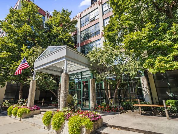 1800 W Roscoe Street, Unit 323, Chicago, IL 60657