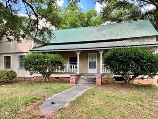 1716 Hatch Parkway N, Baxley, GA 31513