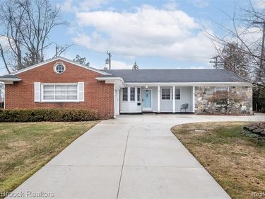 138 S Cranbrook Cross Road, Bloomfield Hills, MI 48301