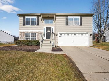 1035 Parkview Street, Fenton, MI 48430