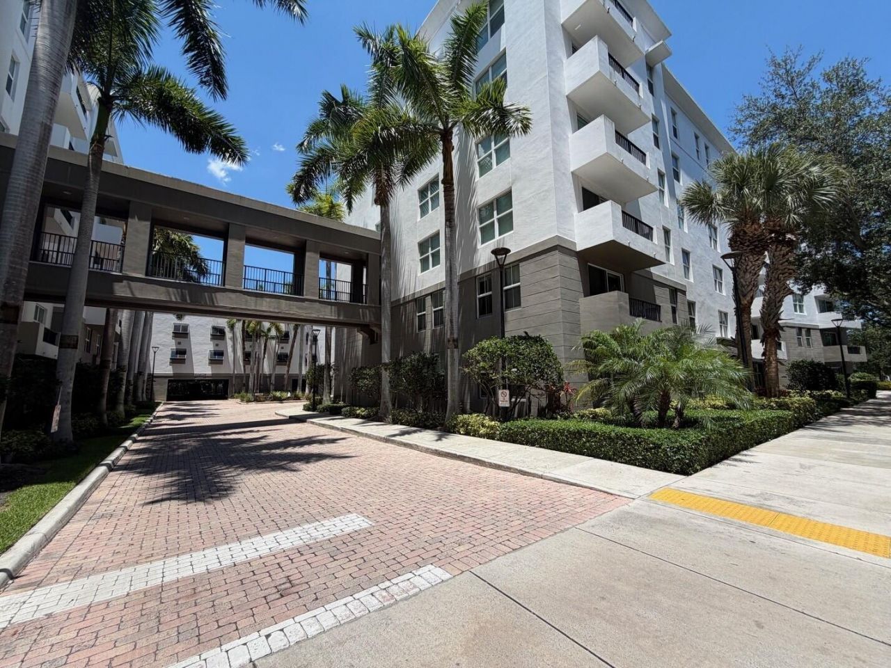 2421 NE 65th Street, Unit 408, Fort Lauderdale, FL 33308 Photo