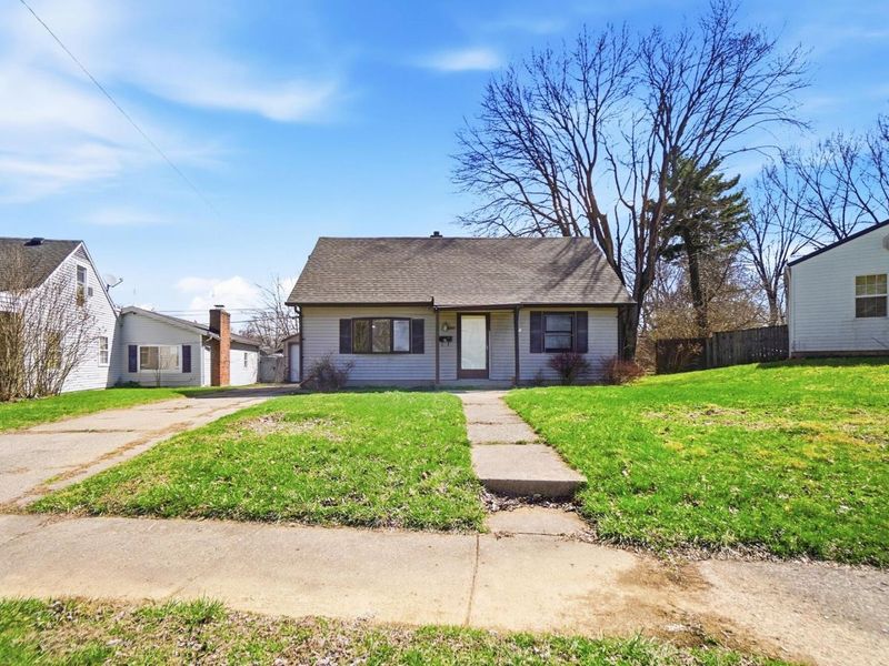 1835 S Sweetbriar Lane, Springfield, OH 45505 Photo 2